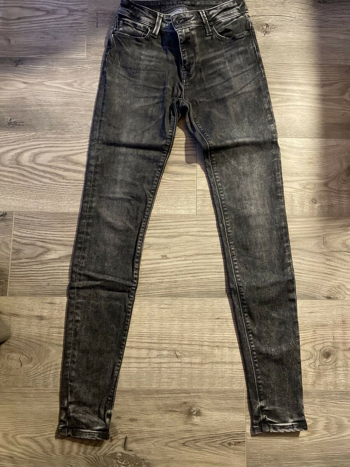 Jeans/ Hose in Hochdorf (Riß)