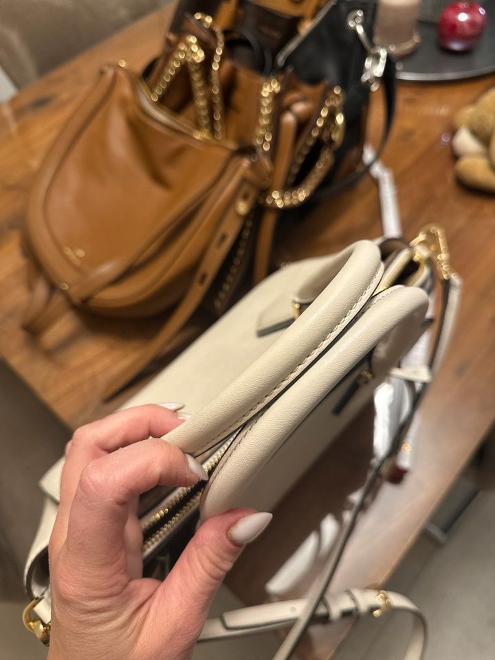 Michael Kors Ledertasche in Gückingen