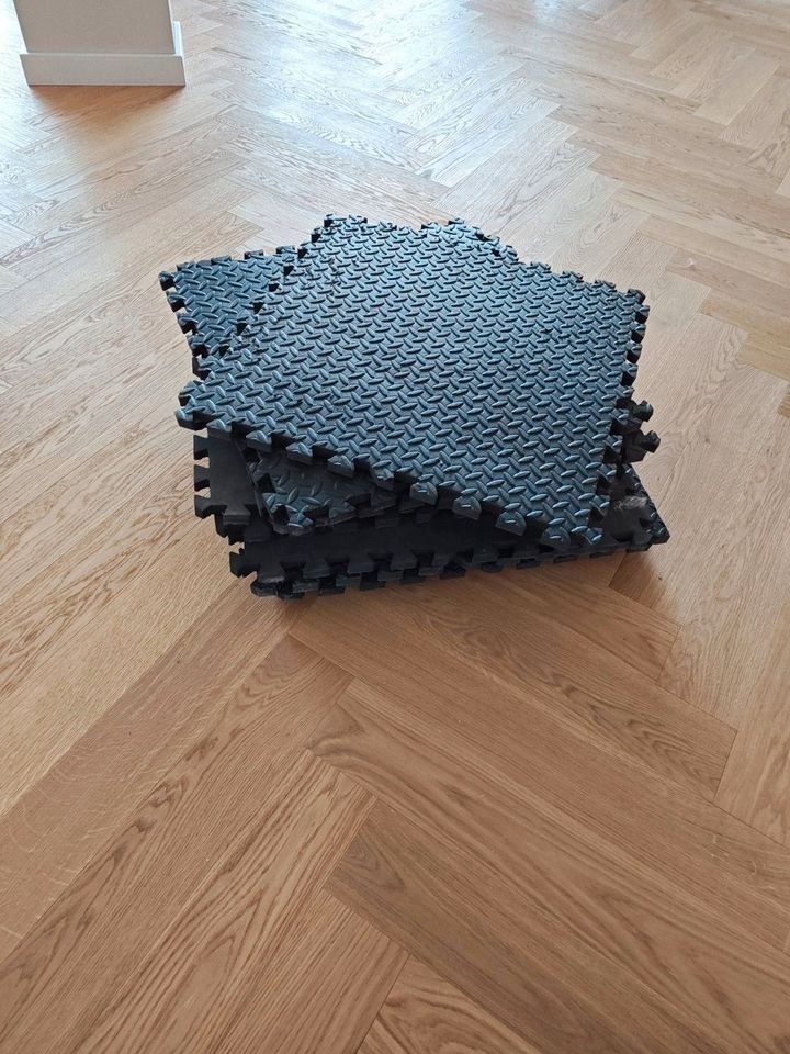 11x Puzzle Trainings Matten, 60x60, extra dick (ca 2cm), schwarz in Holzkirchen