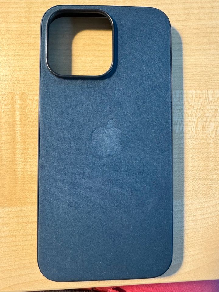 iPhone 15 Pro Max FineWoven Case und Wallet blau MagSafe in Liebenau