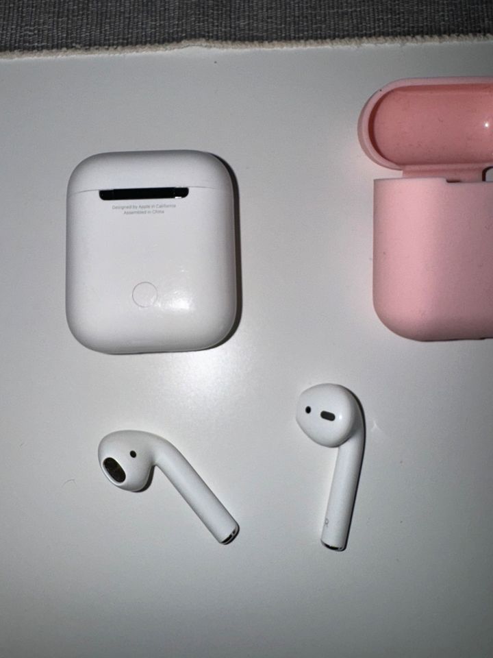 Apple AirPods 2019 2. Generation Kopfhörer In Ear Ladecase in Weidhausen