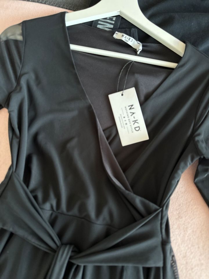 NA-KD Damen Kleid neu mit Etikett schwarz und rosa XS in München