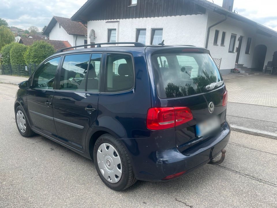 VW Touran 1,6 TDI 7sitzer in Geisenhausen