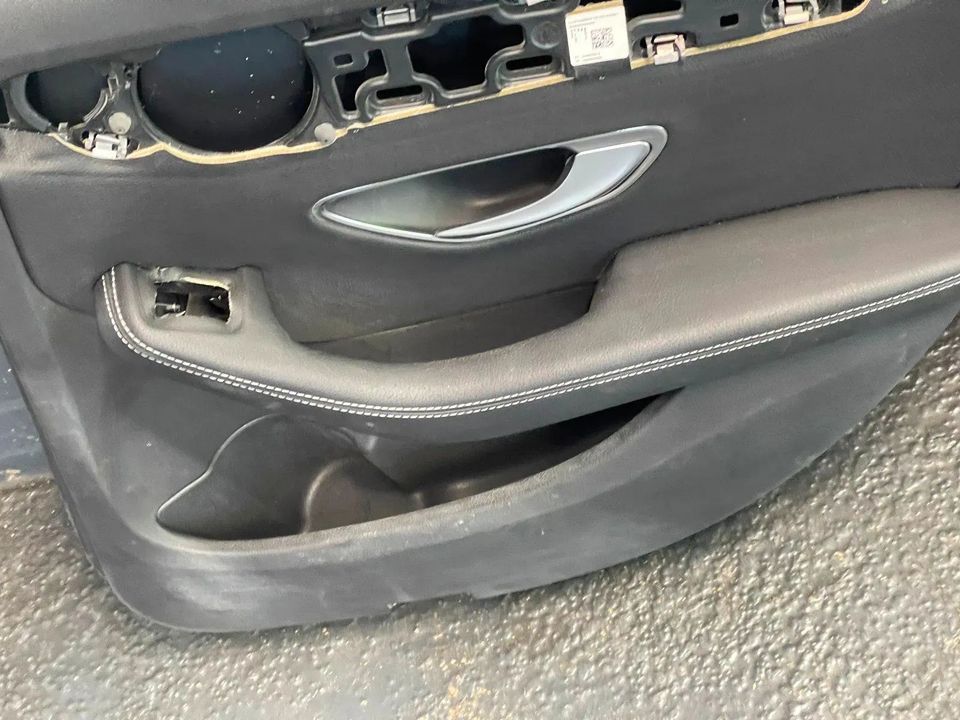 Mercedes Benz C-Klasse W205 Türvekleidung hinten rechts in Murrhardt