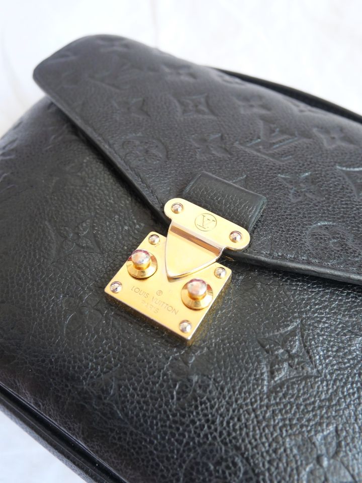 Louis Vuitton Metis Schwarz Empreinte Monogramm Pochette Fullset in München