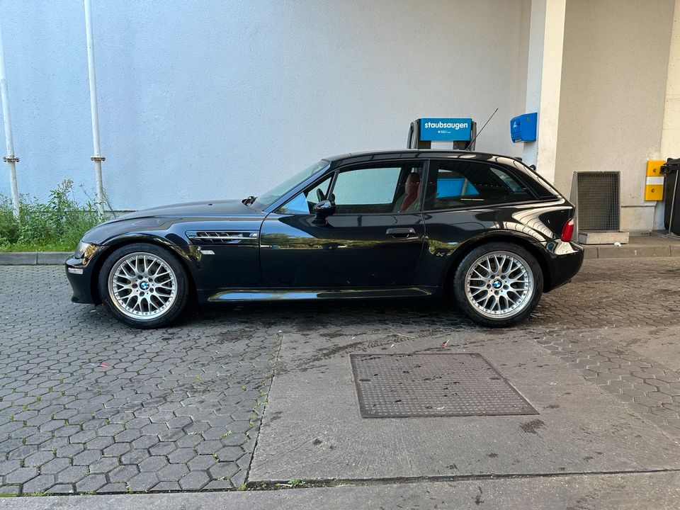 BMW Z3 Coupé 3.0 Liter schwarz/rot Bj.2001 in Berlin