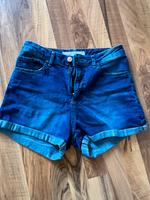 Kurze Jeans Hose Damen M 38 blau high waist TOP Nordrhein-Westfalen - Leverkusen Vorschau