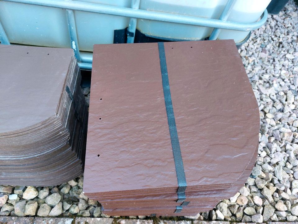 NEU Kunststoff Schindeln halbrund braun 20x20 und 30x30 in Lebach