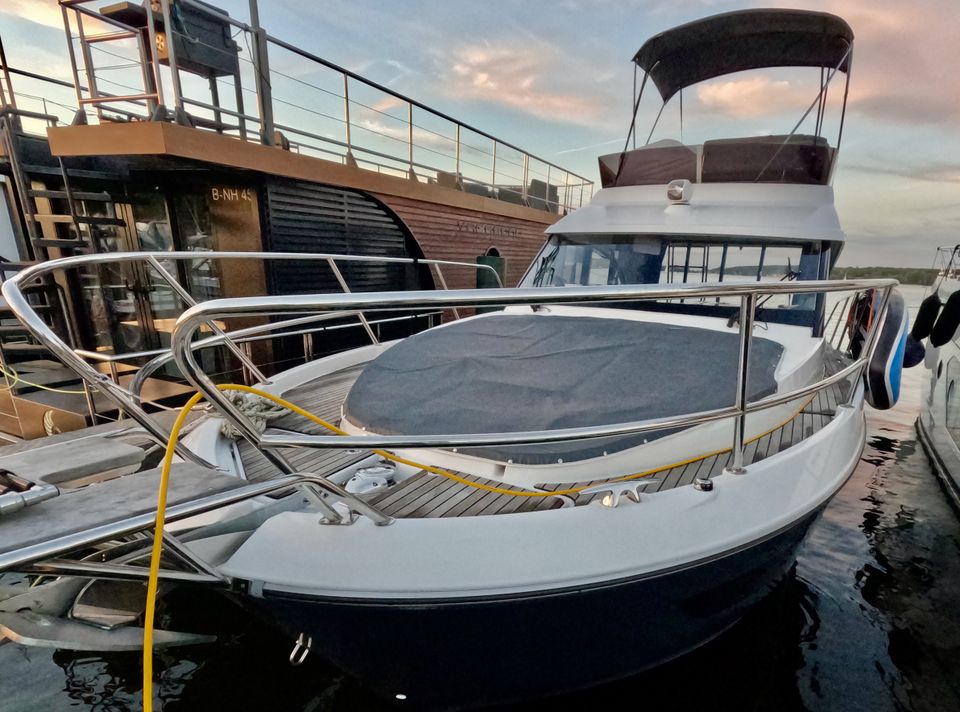 Beneteau Antares 11 Fly BJ 2022 Flybridge Motorboot Suzuki in Düsseldorf