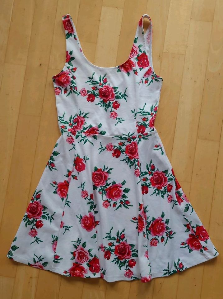 Kleid Sommerkleid Gr. 36 in Freudental