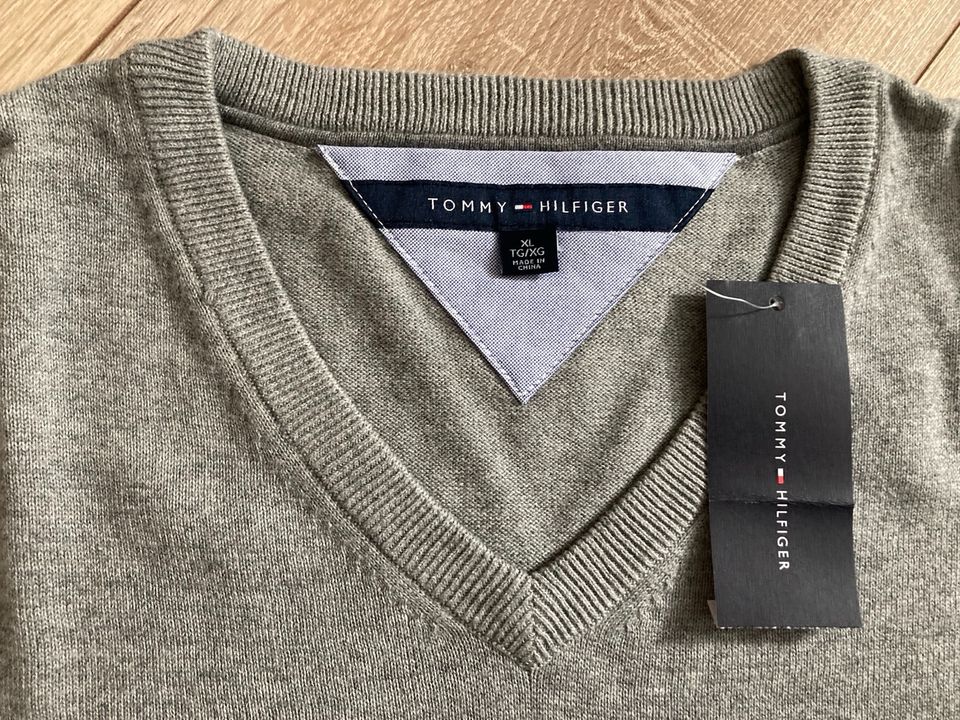 Tommy Hilfiger Pullover Grau Größe XL in Wiesbaden