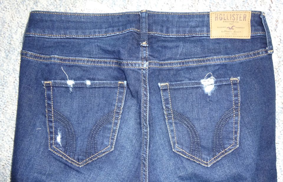 Hollister Jeans Super Skinny W26 blau Used Look Neuwertig in Berlin