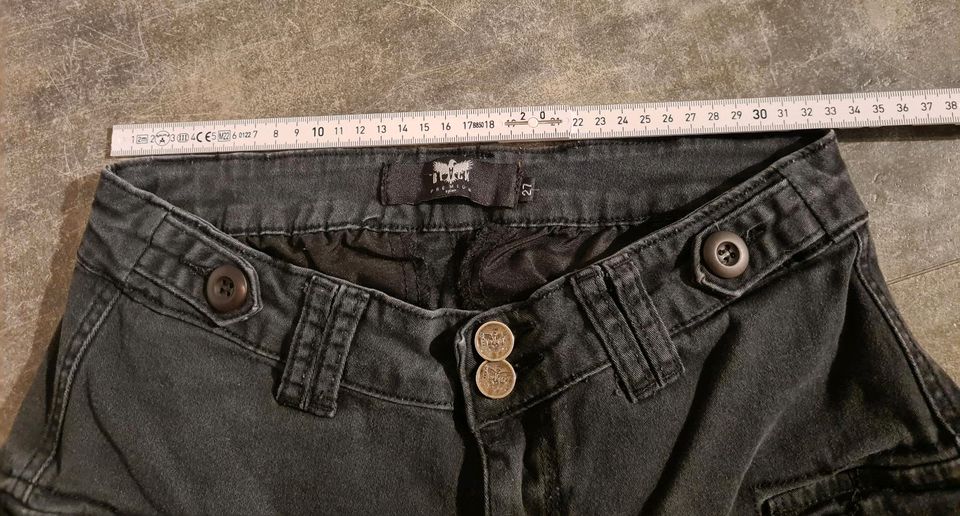 EMP kurze Shorts Gr. 27 in Illertissen