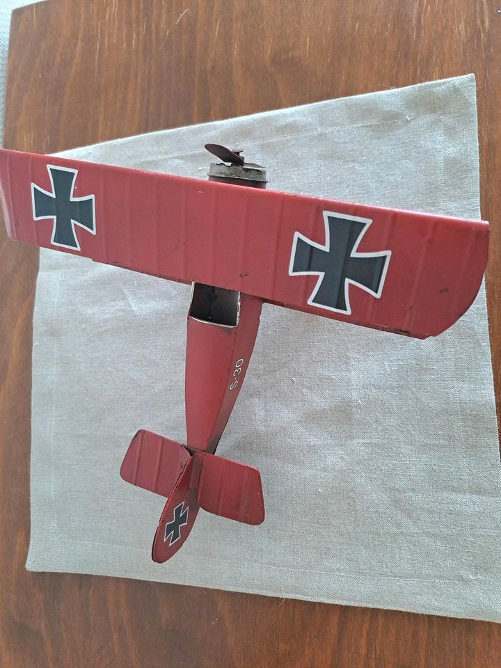 Modellflugzeug Roter Baron in Rheinhausen