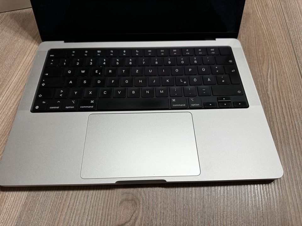 MacBook Pro 14 M1 Pro 10 Core (2021) 1TB SSD 16 GB RAM in Scharbeutz
