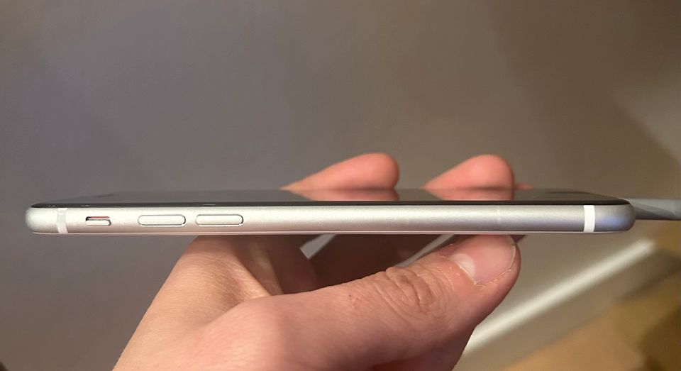 Apple iPhone SE 2020 64GB weiß in Wieglitz