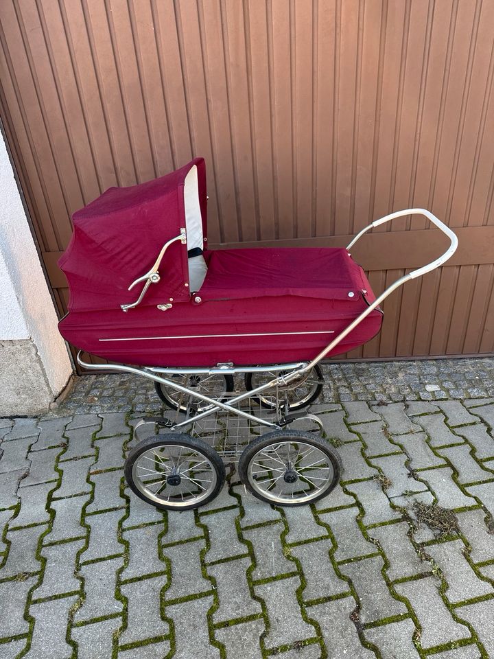Retro Kinderwagen in Radeburg