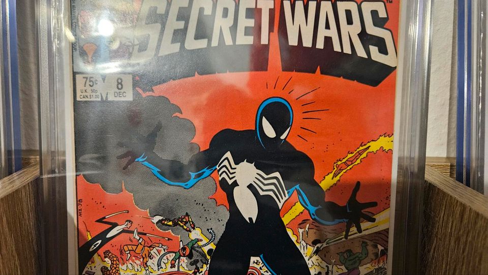 Marvel Comics Secret Wars #8 Origin Black Suit Spider-Man Vitrine in Denzlingen