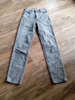 H&M Mom Jeans ultra high waist Gr. 32 neuwertig Niedersachsen - Schüttorf Vorschau