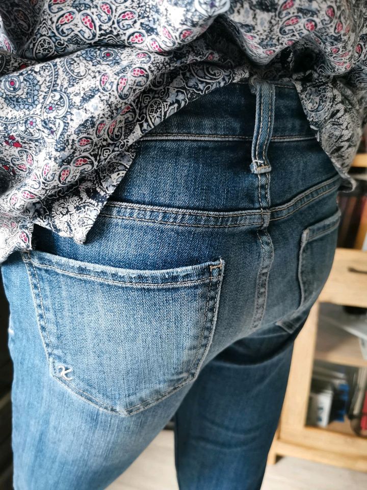 7/8 Jeans mit Rissen , blue Jeans in Georgsmarienhütte