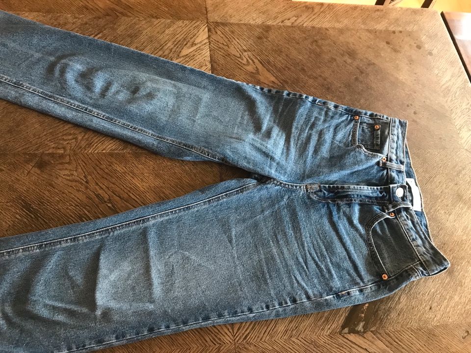 Stradivarius Jeans Größe 34 in Frankfurt am Main