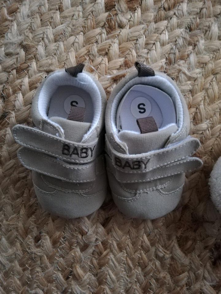 Babyschuhe Krabbelschuhe in Waldweiler