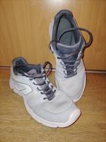 Hallenschuhe Sportschuhe Laufschuhe 42 grau weiße Sohle Niedersachsen - Oldenburg Vorschau
