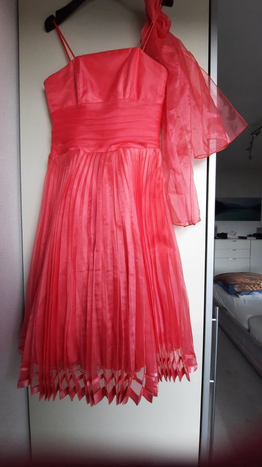 Abendkleid Cocktailkleid, Mädchen junge Frauen Größe 34 in Ingolstadt