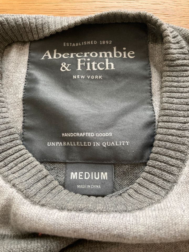 Abercrombie & Fitch M Grau in Laatzen