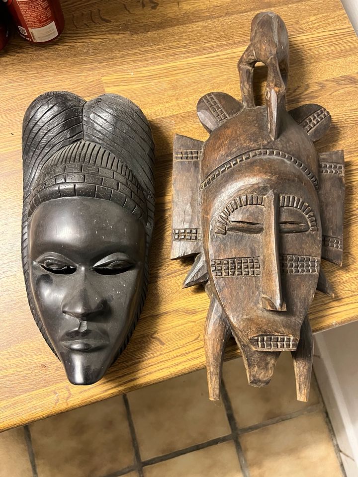 Afrika Masken aus Holz in Bischofsheim