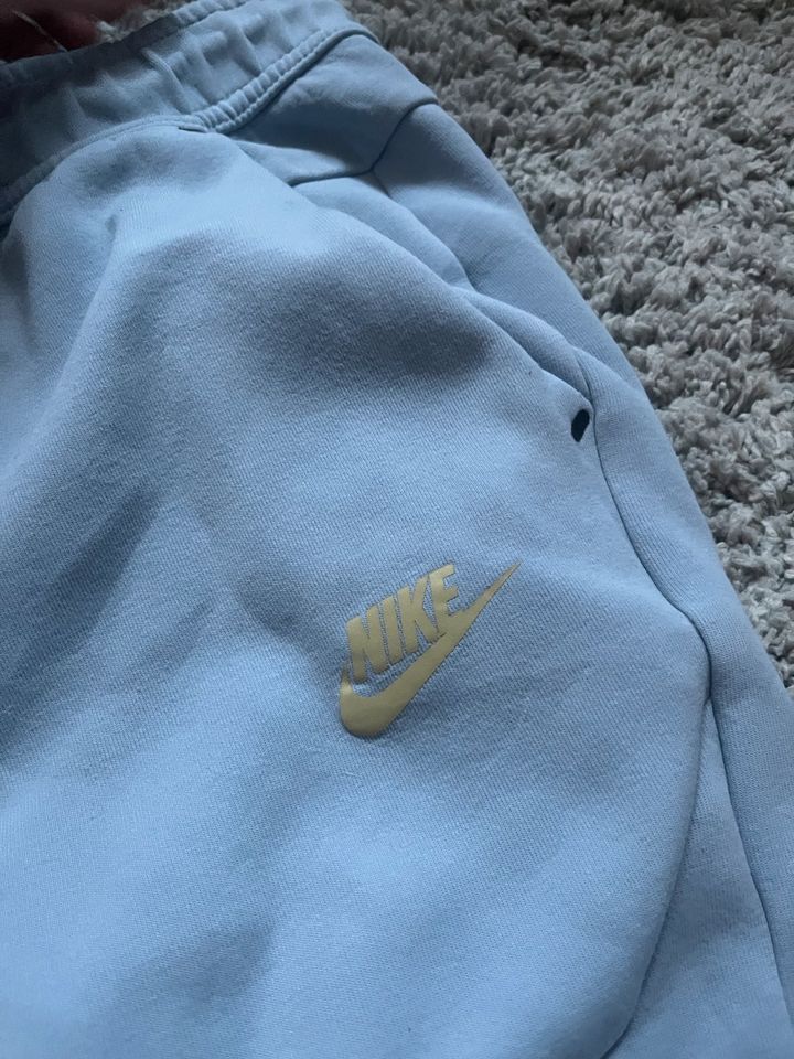 Nike Tech Fleece Hose wie neu blau M Männer Original in Hamburg