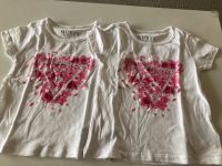 2x Guess T-Shirts weiß pink Gr.92 Nordrhein-Westfalen - Büren Vorschau