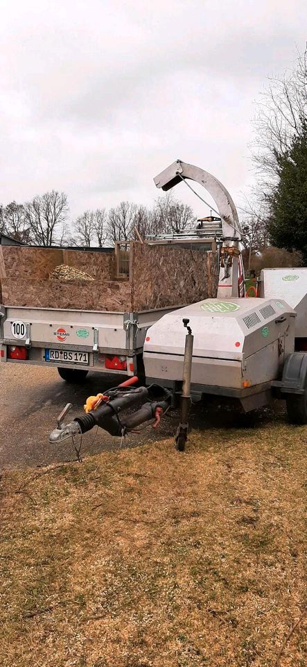 Häckseln ,vertikutieren ect. in Hanerau-Hademarschen