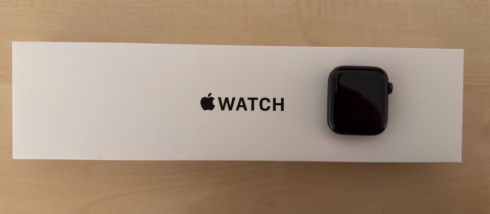 Apple Watch SE 44mm Cellular in München