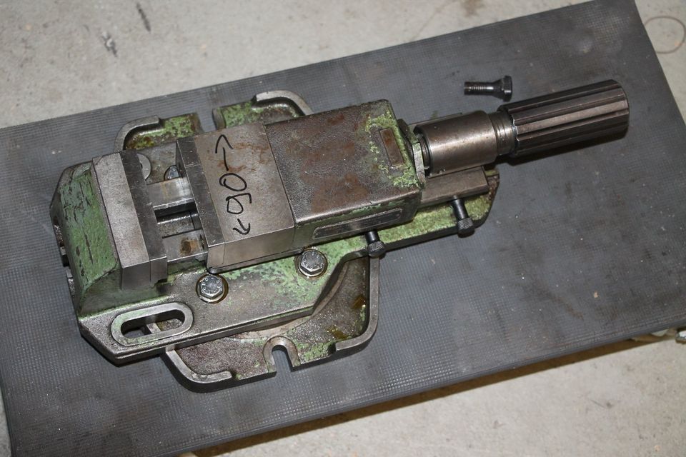 Hydraulik Maschinen-Schraubstock Arno 90mm mit Drehplatte Deckel in Unterschleißheim