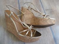 Plateau Sandalen gold Gr. 39 Keilabsatz Kork Wedges H&M Düsseldorf - Friedrichstadt Vorschau