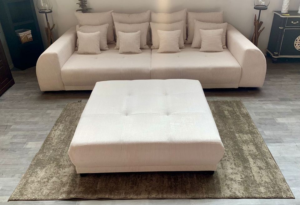 Big-Sofa in Creme und Samtcord Wohnzimmer lose Kissen Polstersofa in Bielefeld