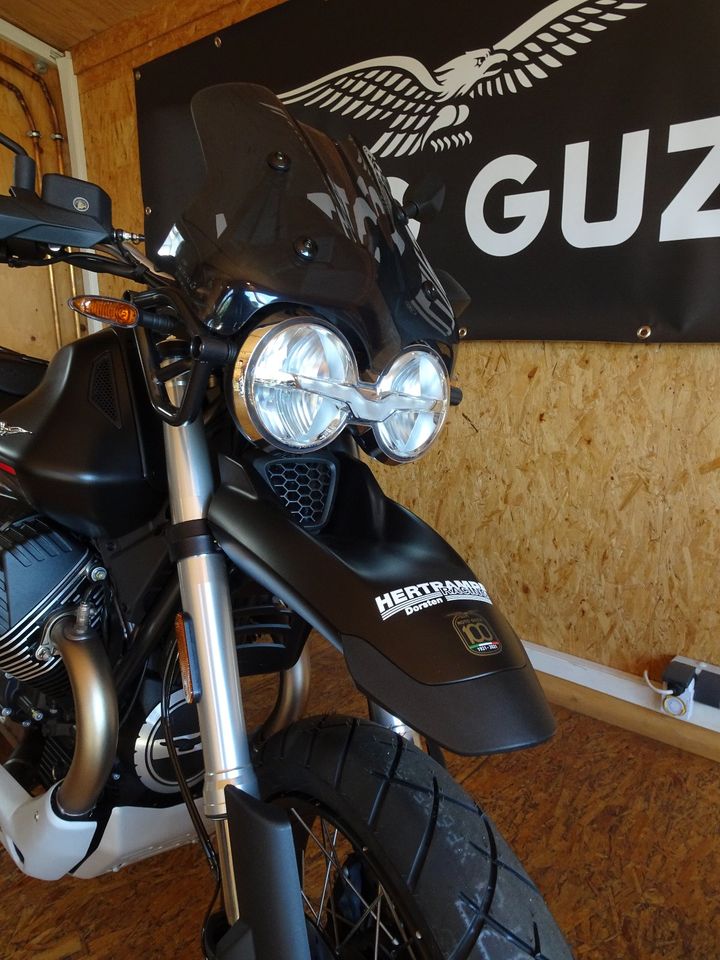 Moto Guzzi V85 TT schwarz Etna in Dorsten