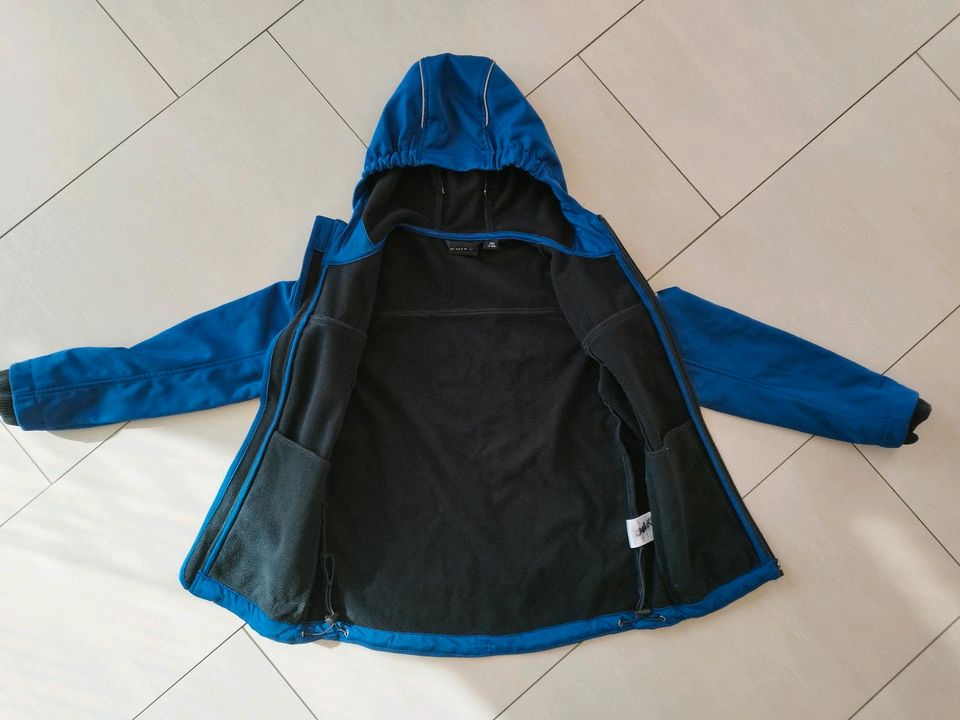 Kinder Jungen Softshell Jacke Übergangsjacke Gr. 140 in Merzig