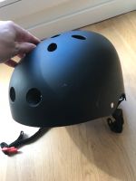 Skateboardhelm Fahrradhelm Schutzhelm schwarz Friedrichshain-Kreuzberg - Friedrichshain Vorschau