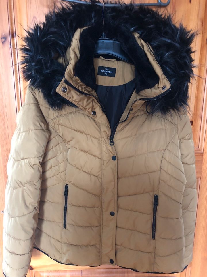 Flotte senfgelbe Wintersteppjacke, Gr, 42 in Sulingen