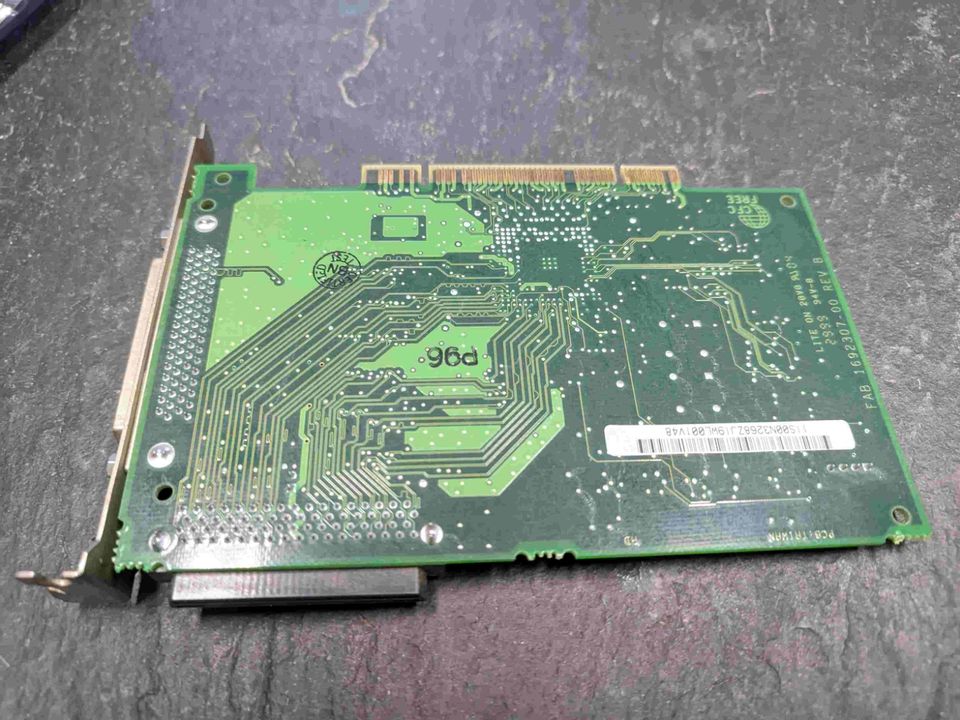 Adaptec 2940U2B Ultra 2 SCSI LVD/SE PCI Host Bus Adapterkarte in Köln