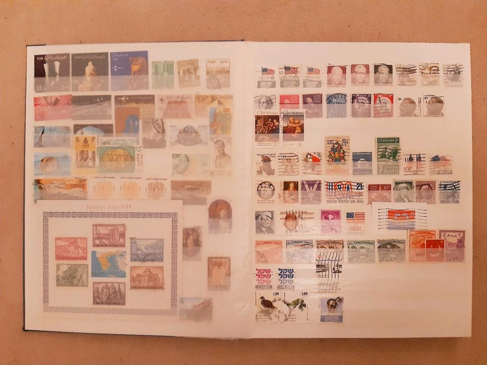 ca. 3.000 Briefmarken aus aller Welt in Berlin