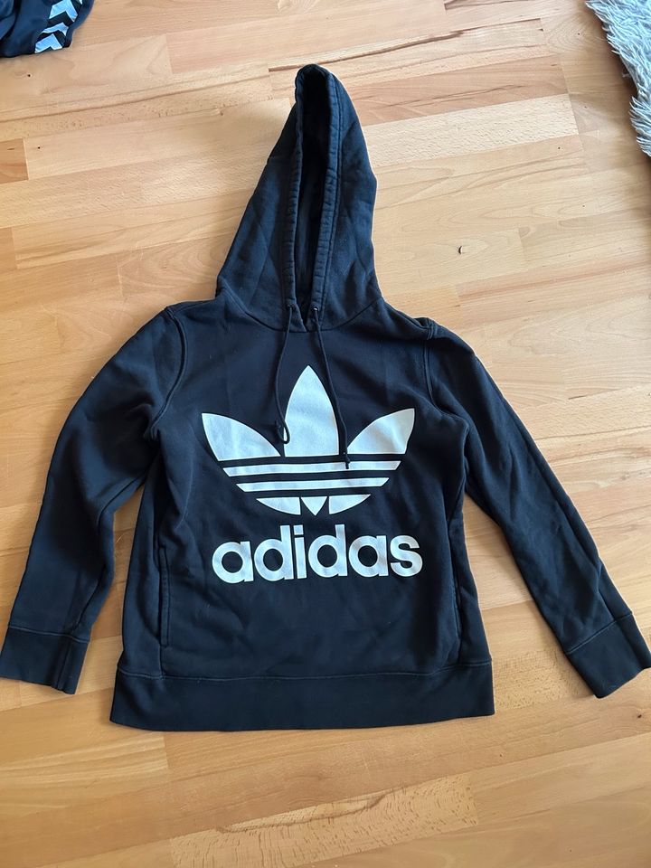 Adidas Pullover M in Berlin