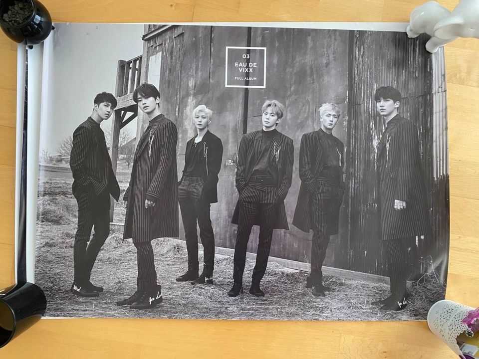 VIXX Eau de VIXX The Scentist Großes Poster schwarz-weiß K-Pop in Bremen