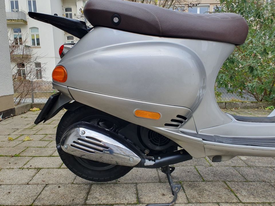 Piaggio VESPA ET4 125 BJ 1997 in Grau in Kassel