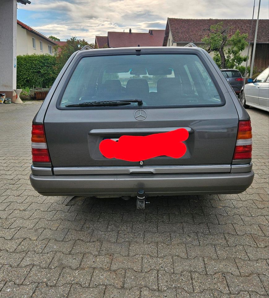 Mercedes E 280 in Leiblfing