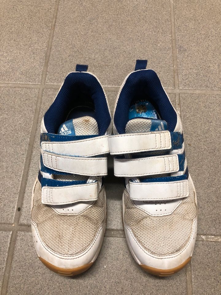 Adidas Sportschuhe Größe 32 in Lichtenberg/Erzgebirge