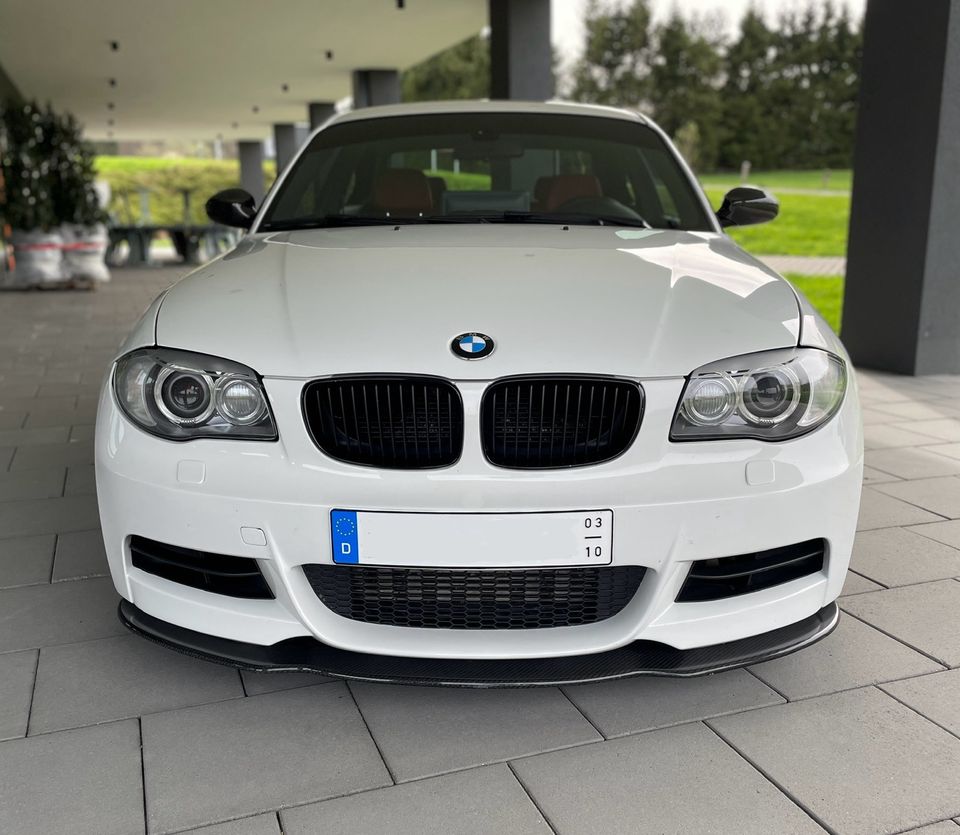 BMW 135i Coupe e82 M Paket N54 in Daun