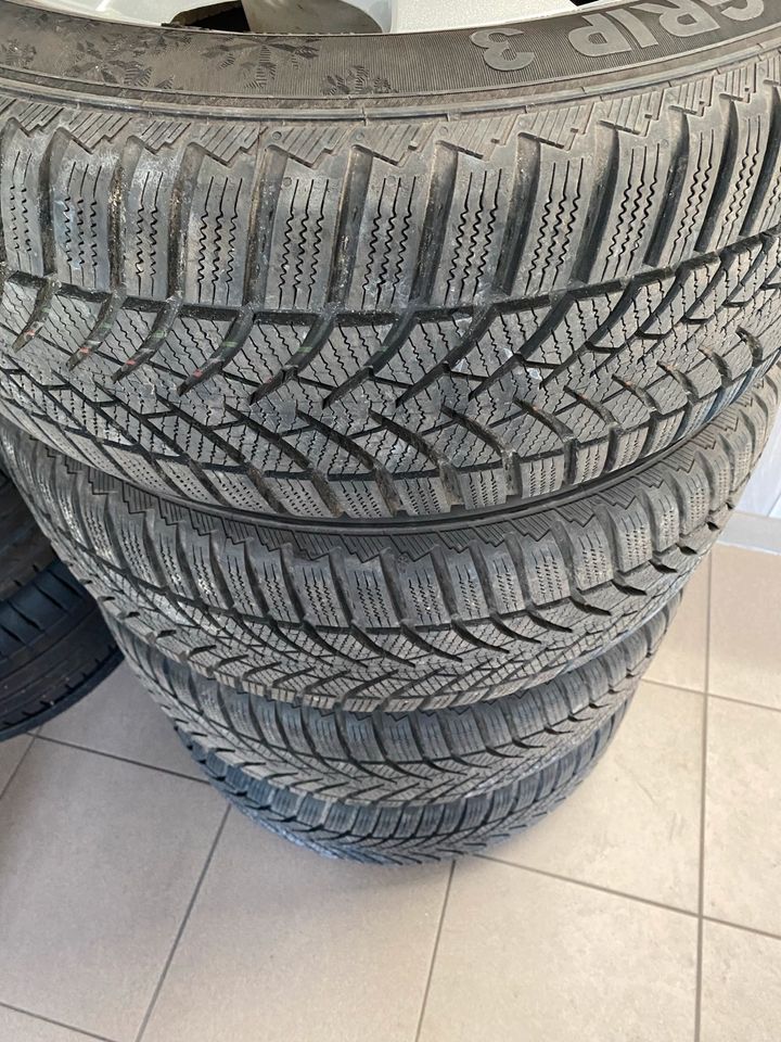 BMW 5er e60 e61 Alufelgen & Winterreifen Reifen 225/55R16 DOT3420 in Andernach